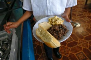 Merienda escolar en Nicaragua es deficiente y de mala calidad: ¿Que están comiendo los niños en las escuelas públicas?