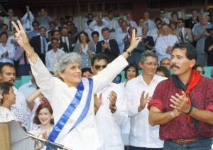 Violeta Barrios de Chamorro, la presidenta de la paz que murió en el exilio